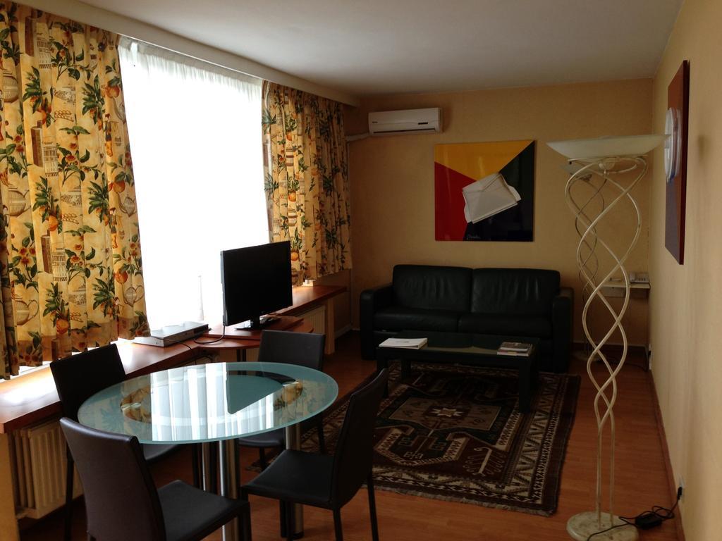 Aparthotel B-aparthotels Louise 3*